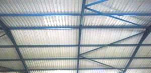 La aplicaci�n de amianto en edificios nuevos no est� permitida por ley ya que puede provocar dolencias cancer�genas a personas que est�n expuestas al mismo durante largos per�odos de tiempo.