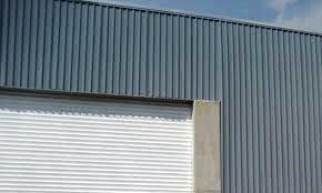 Placas de amianto En caso de que pretenda proceder a la sustitución de amianto, contacte con Casa Viva. El Gestor de Obra que le sea designado, elaborará un levantamiento de todos los trabajos a realizar y mediciones así como la mejor forma de ejecutar la sustitución de amianto teniendo en cuenta si es o no necesario la utilización de medios de elevación y pedirá presupuestos a empresas debidamente certificadas para la sustitución de amianto.