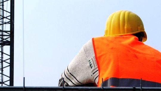 El MInisterior de Empleo y Seguridad Social es el organismo que certifica que la empresa de construcci�n est� debidamente registrada como empresa registrada acreditada REA y puede trabajar para los trabajos de construcci�n.