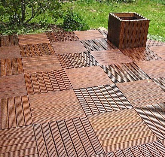 La materia prima utilizada en la fabricación de tipo de piso deck es de madera noble y polipropileno reciclado. Tales suelos se caracterizan por una constitución especial que permite ser expuesto a los agentes externos.
