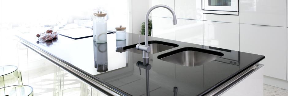 Los materiales de la cocina pueden tener brillo, textura. una diversidad de colores y diferentes naturalezas para conferir a su cocina la personalidad que pretende.