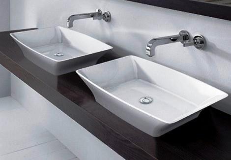 Para el suso de agua en el cuarto de baño pueden utilizadores Griferías mezcladoras, ducha fija o ducha de teléfono.