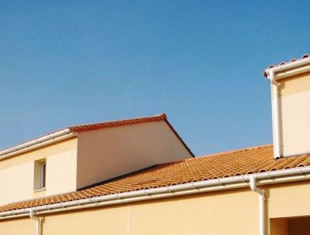 Para evitar anomal�as relacionadas con infiltraci�n, adem�s de la instalaci�n de un sistema de impermeabilizaci�n, es esencial instalar un sistema de drenaje adecuado en su cobertura utilizando los canalones y bajantes de aguas pluviales.