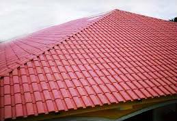 Tejas hidrófugas En caso de que se proceda a la sustitución de la cubierta, puede optar por elegir tejas hidrófugas, aunque el producto hidrófugo tiende a desaparecer con el paso de los años.