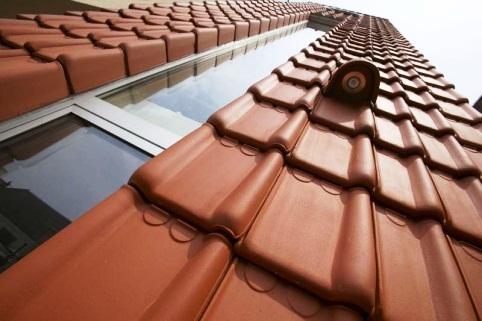 Las tejas comercialzadas en España tiene una enorme variedad de geometría y encaje.