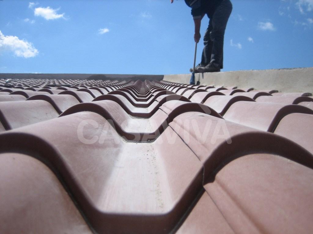Sobre la proteccin de las chapas de acero galvanizado se encuentra una capa de aislamiento trmico que se traduce en la principal ventaja de este tipo de solucin.