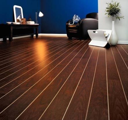 Existen varios tipos de pavimento de madera, puediendo ser pavimentos flotantes, pavimentos macizos, suelo, parquet, laminados (sin mantenimiento)