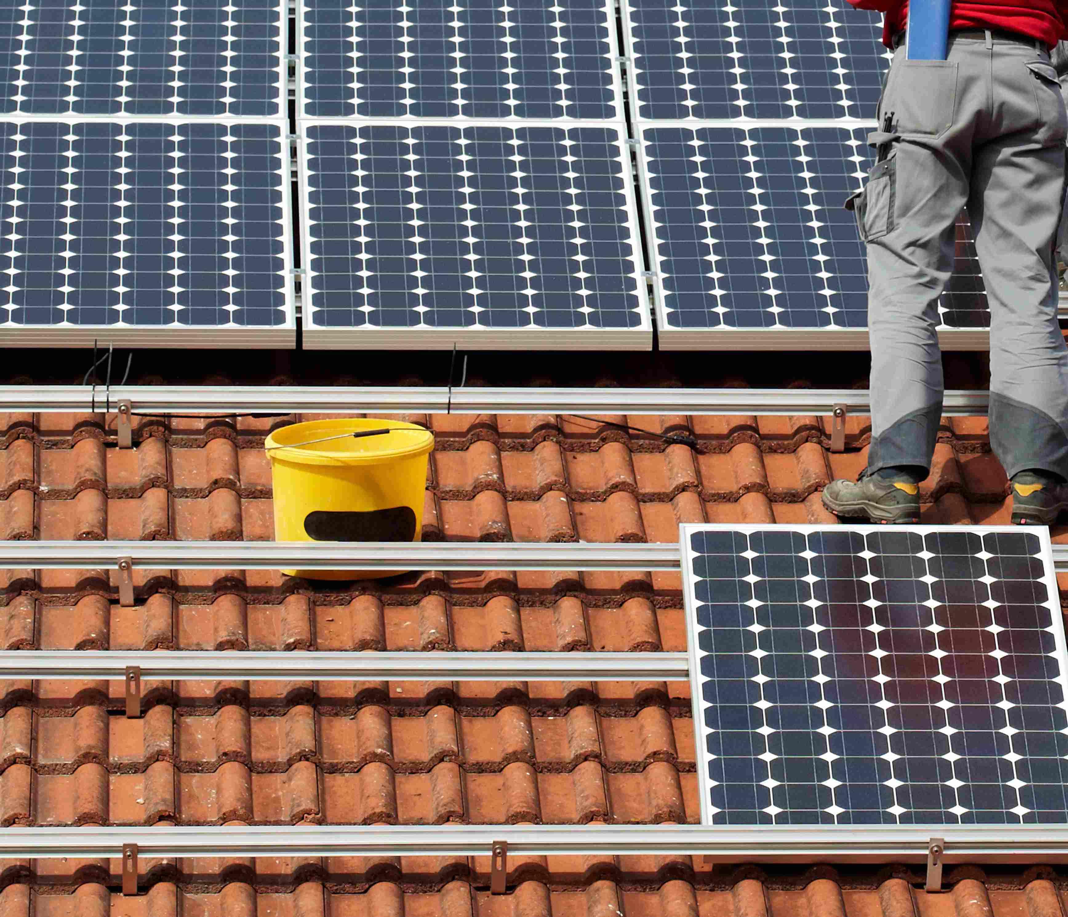 En una vivienda con consumo mensual de 120 kWh, el sistema de calentamiento solar residencial suele pesar un 25 o 35% de la cuenta de la energa mensual.