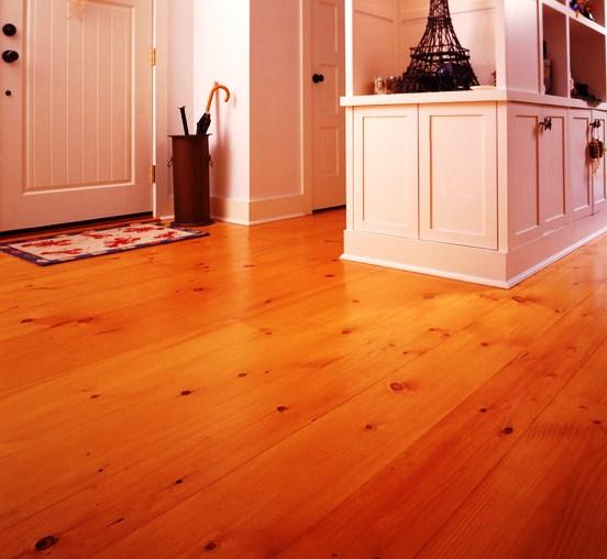 Antes de instalar un suelo de madera es obligatorio garantizar que el soporte est liso, limpio y nivelado.