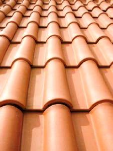 Las tejas cermicas confieren, a los tejados, un revestimiento tradicional con buen encuadre en cualquier paisaje (urbano y rural) y gran durabilidad.