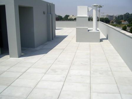 Hay varias terrazas en las soluciones de recubrimiento, tales como azulejos de cermica, placas de piedra, soluciones en madera, etc.